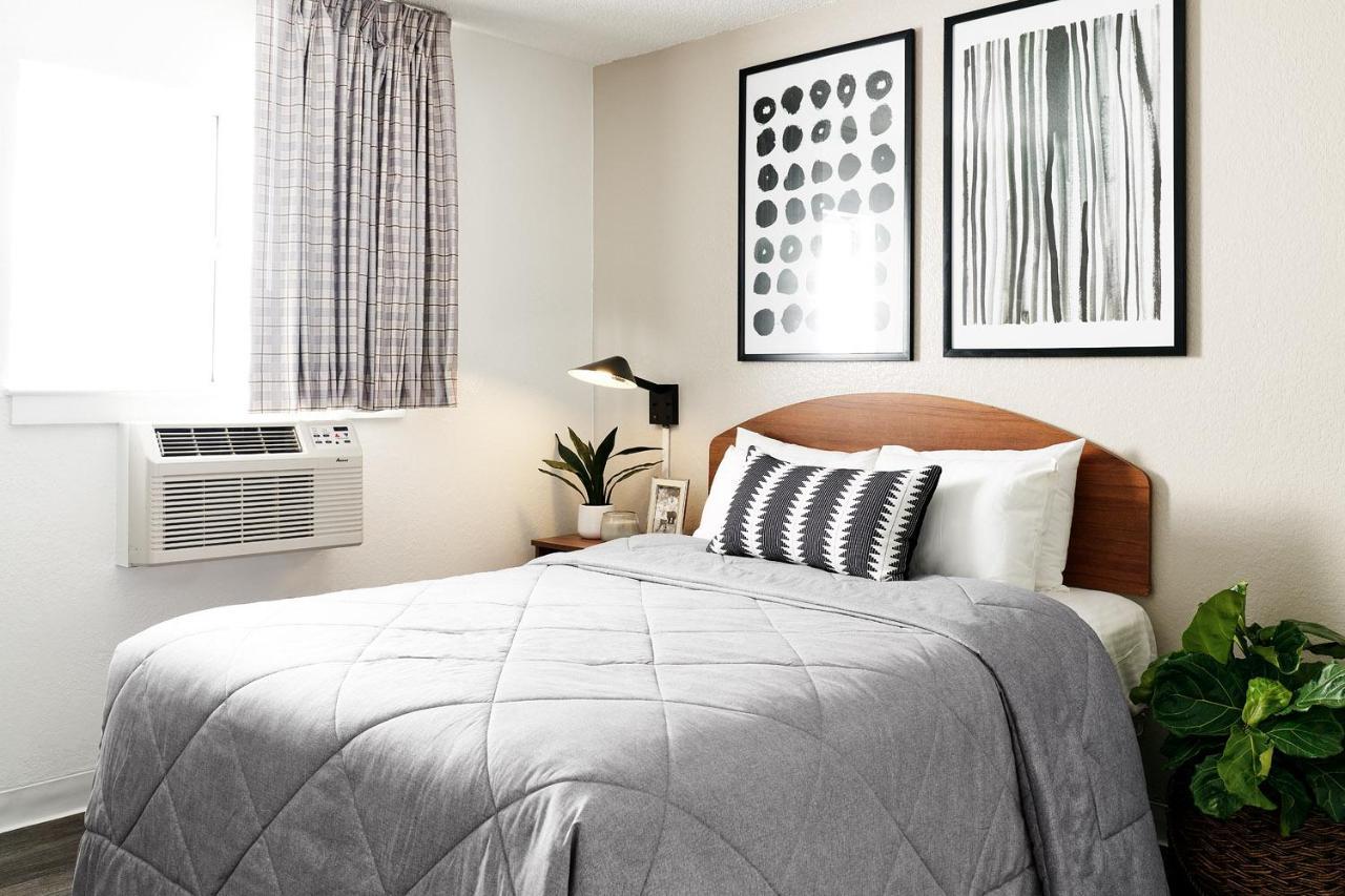 Intown Suites Extended Stay Tampa Fl Orient Park エクステリア 写真